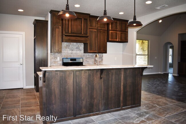 Building Photo - 3 br, 2.5 bath House - 5820 W. Poison Spri...