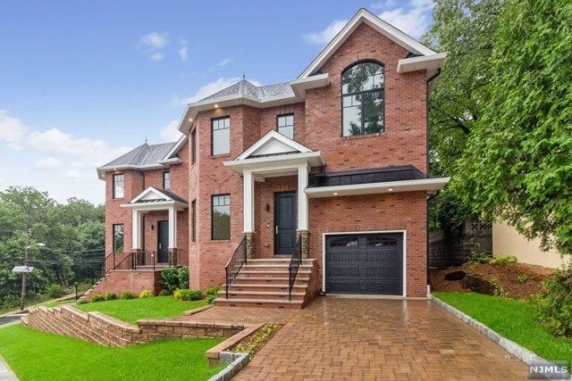 Foto principal - 419 Stillwell Ave