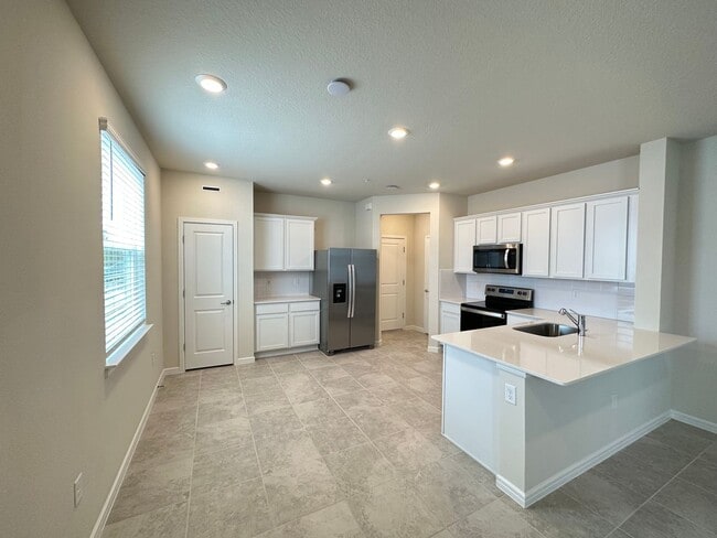 Building Photo - MOVE IN SPECIAL! 3 Bedroom, 2.5 Bath Corne...