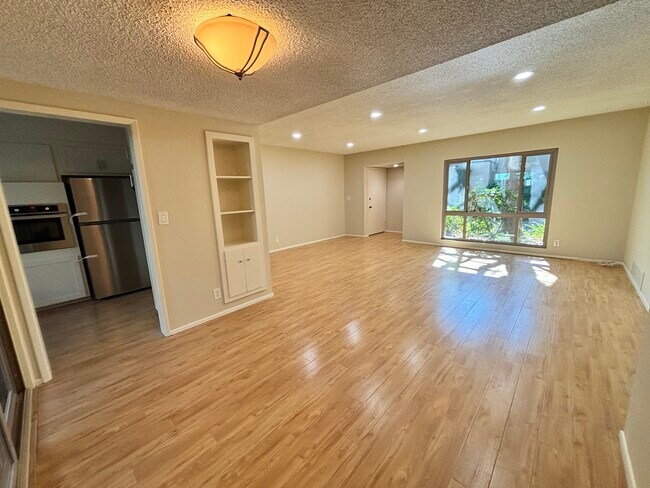 Foto del edificio - 1740 Huntington Dr