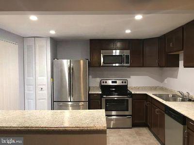 Building Photo - 39 Bonbon Ct