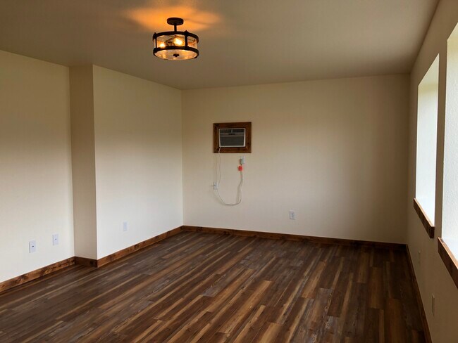 Foto del edificio - 605 Princeton Ave N