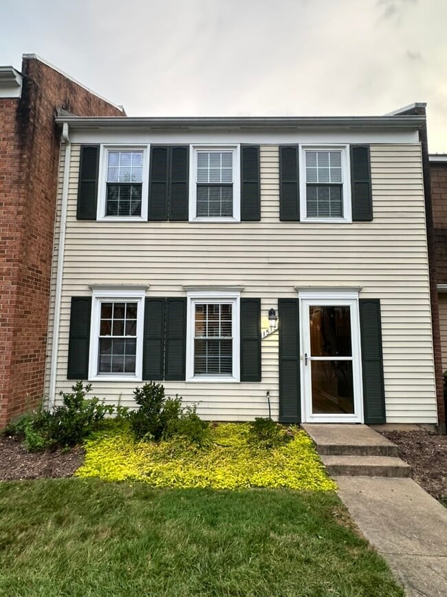 Building Photo - 1512 Skirmish Run Dr