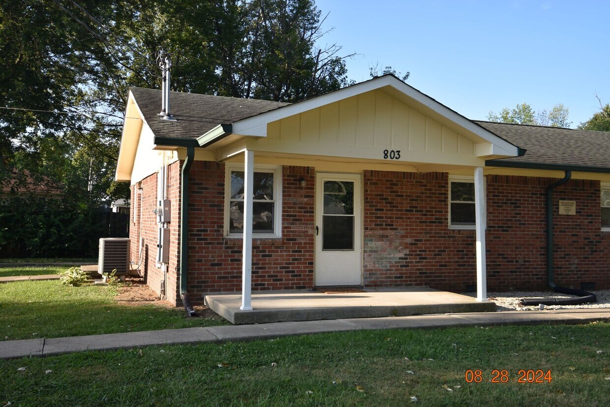 Primary Photo - Fifth 803-805