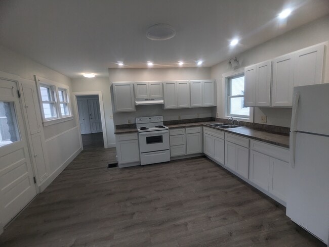 Building Photo - 201 Division St