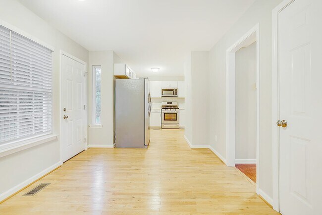 Building Photo - 505 Pine Valley Dr