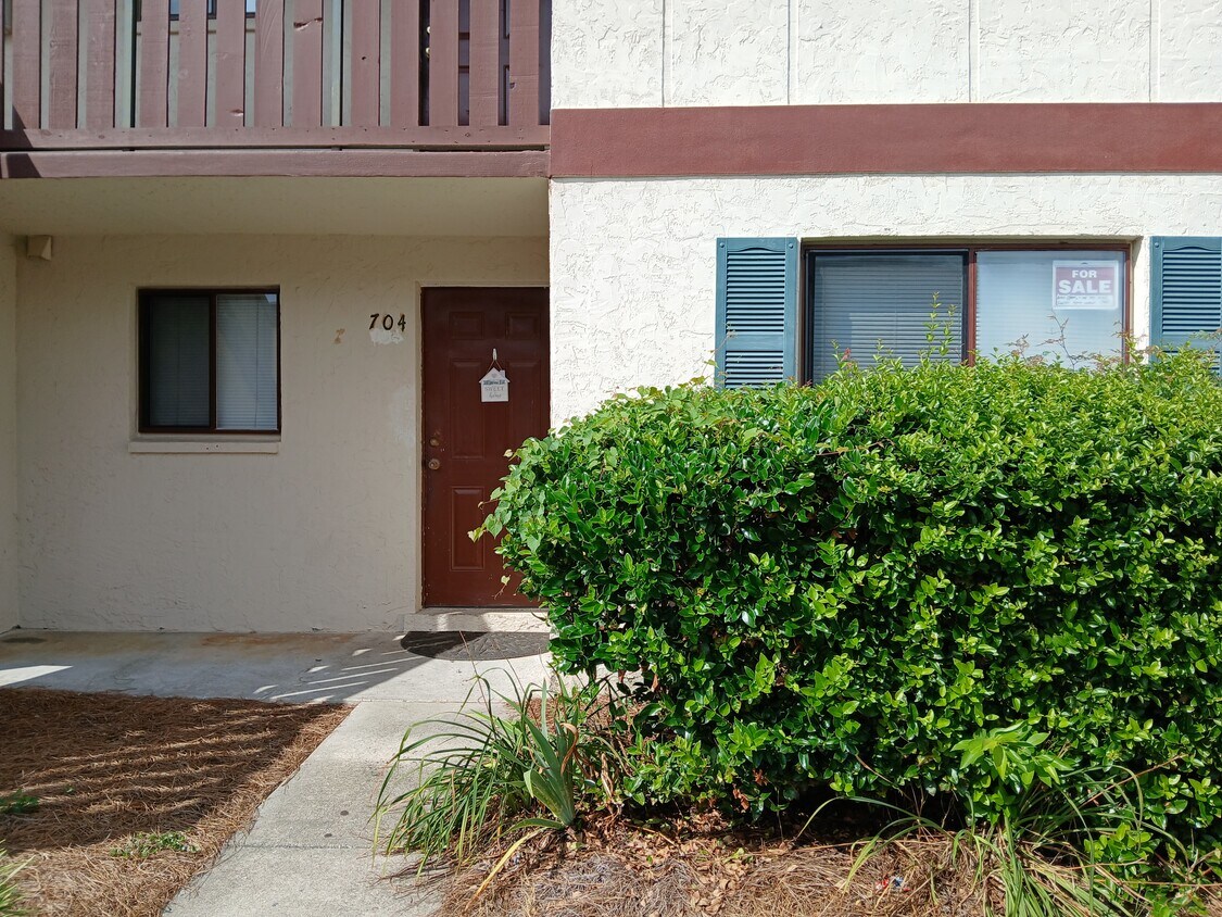Foto del edificio - 704 Windsong Cir
