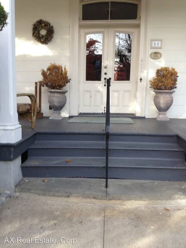 Primary Photo - 2 br, 1 bath Apartment - 11 Maurice Ave