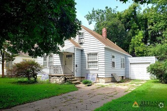 Building Photo - 819 N 8th St