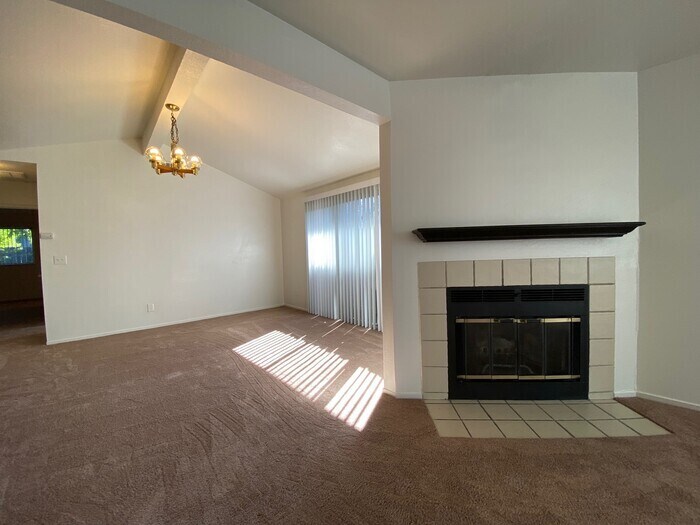 Primary Photo - 2/2 Condo in Folsom for Rent! 911 Bidwell #F