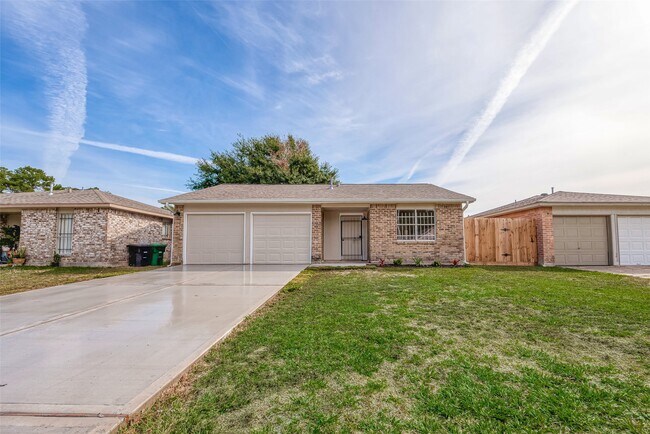 Building Photo - 8714 Valley Flag Dr