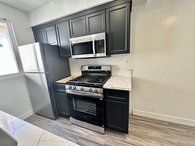 Foto del edificio - 12750 Matteson Ave