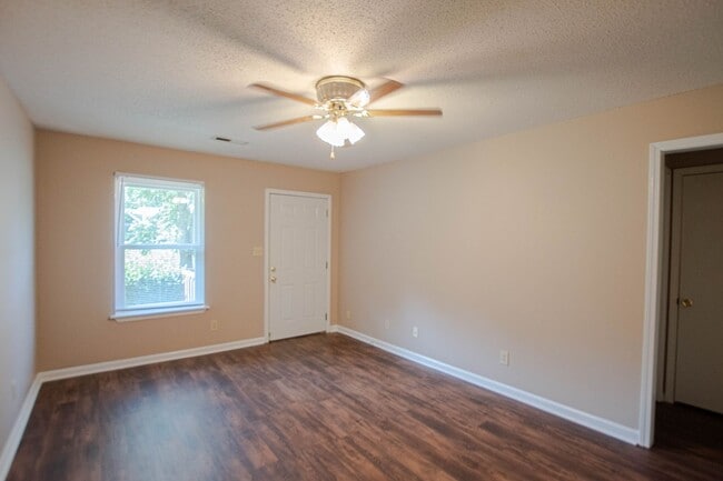 Building Photo - 701 Peachers Dr