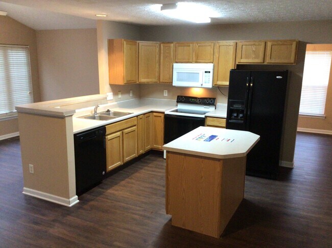 Foto del edificio - 471 Harpwood Dr