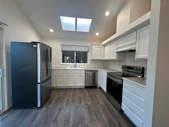 Foto del edificio - Beautiful 3 Bedroom 2 Bathroom home in Mar...
