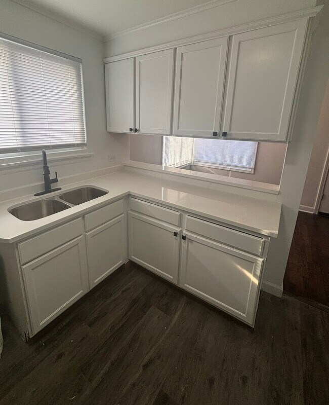 Foto del edificio - 14311 Woodlawn Ave