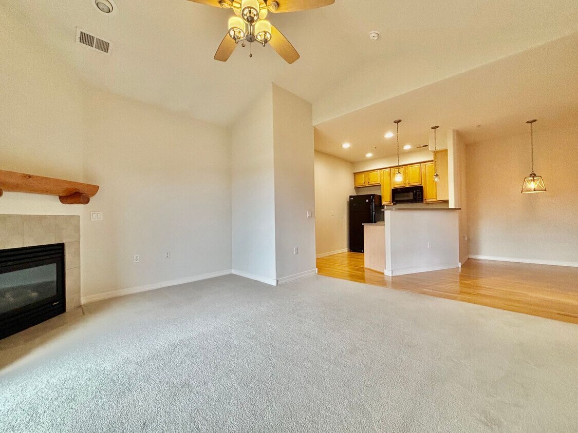 Foto principal - Elevated 2 Bed 2 Bath Haven in Central For...