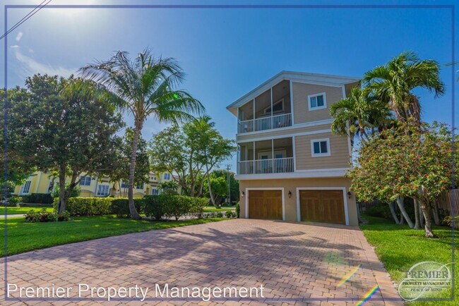 Foto del edificio - 3 br, 3 bath House - 1085 5th St. S