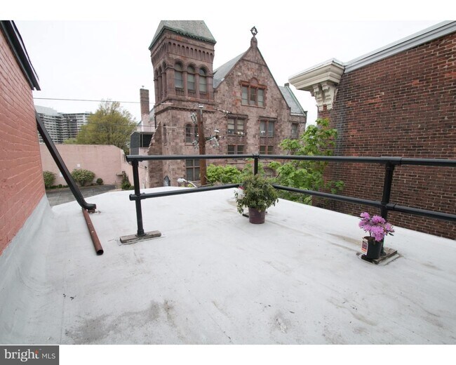 Building Photo - 2145 Mt Vernon St