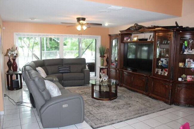 Foto del edificio - 13847 Geranium Pl