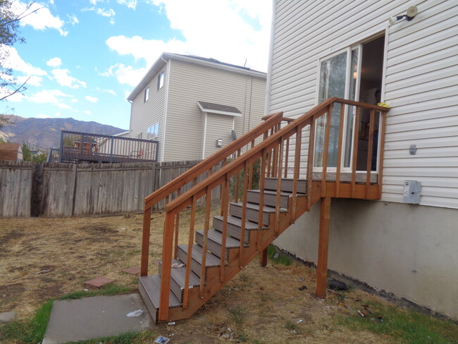 Building Photo - 777 Valley View Dr