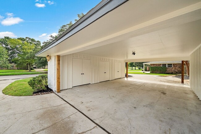 Foto del edificio - 5123 Willowbend Blvd