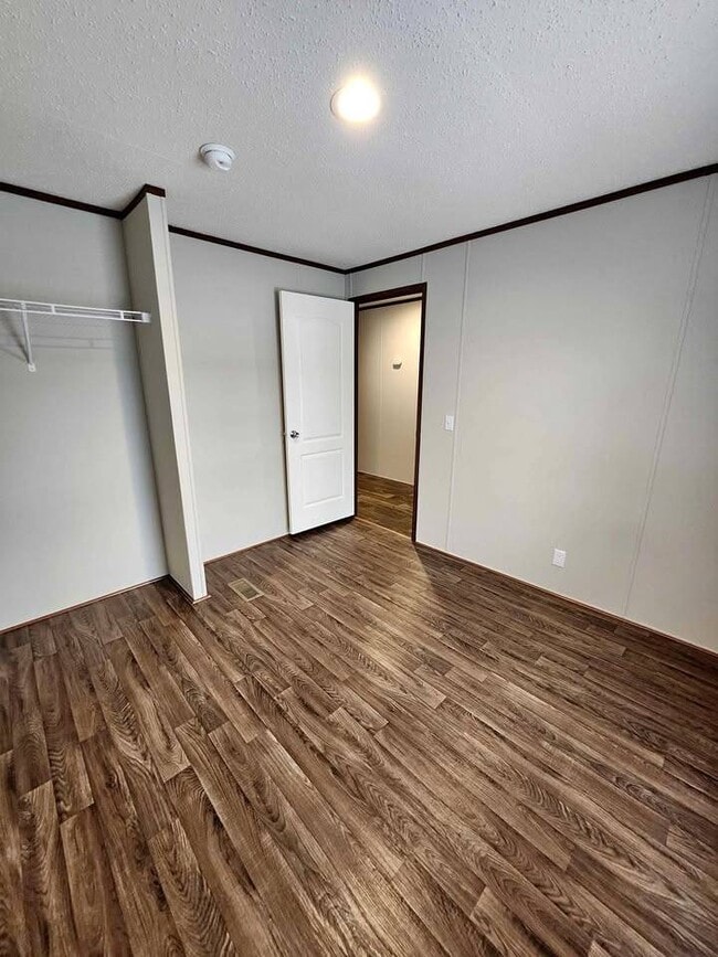 Building Photo - 2803 Viewfield Ln