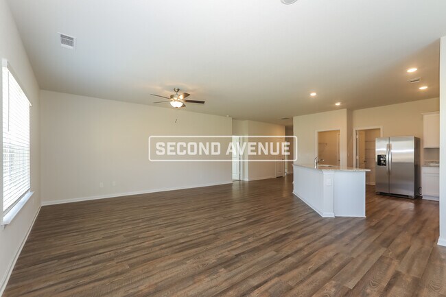 Building Photo - 714 Woody Dr