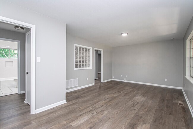 Building Photo - 8 Tomahawk Rd
