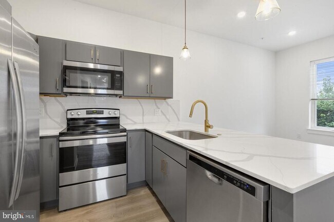 Foto del edificio - 2046 E Lehigh Ave