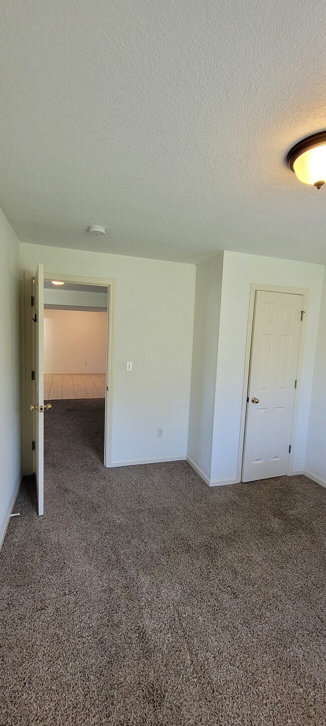 Building Photo - 801 Johnson Cir
