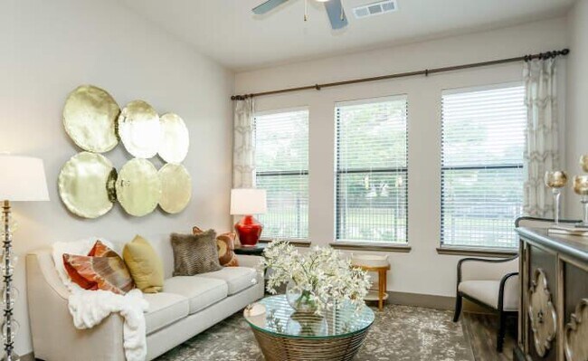 Building Photo - 2 bedroom in Houston TX 77063