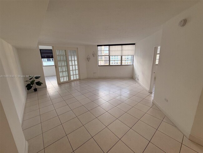 Foto del edificio - 801 Brickell Bay Dr