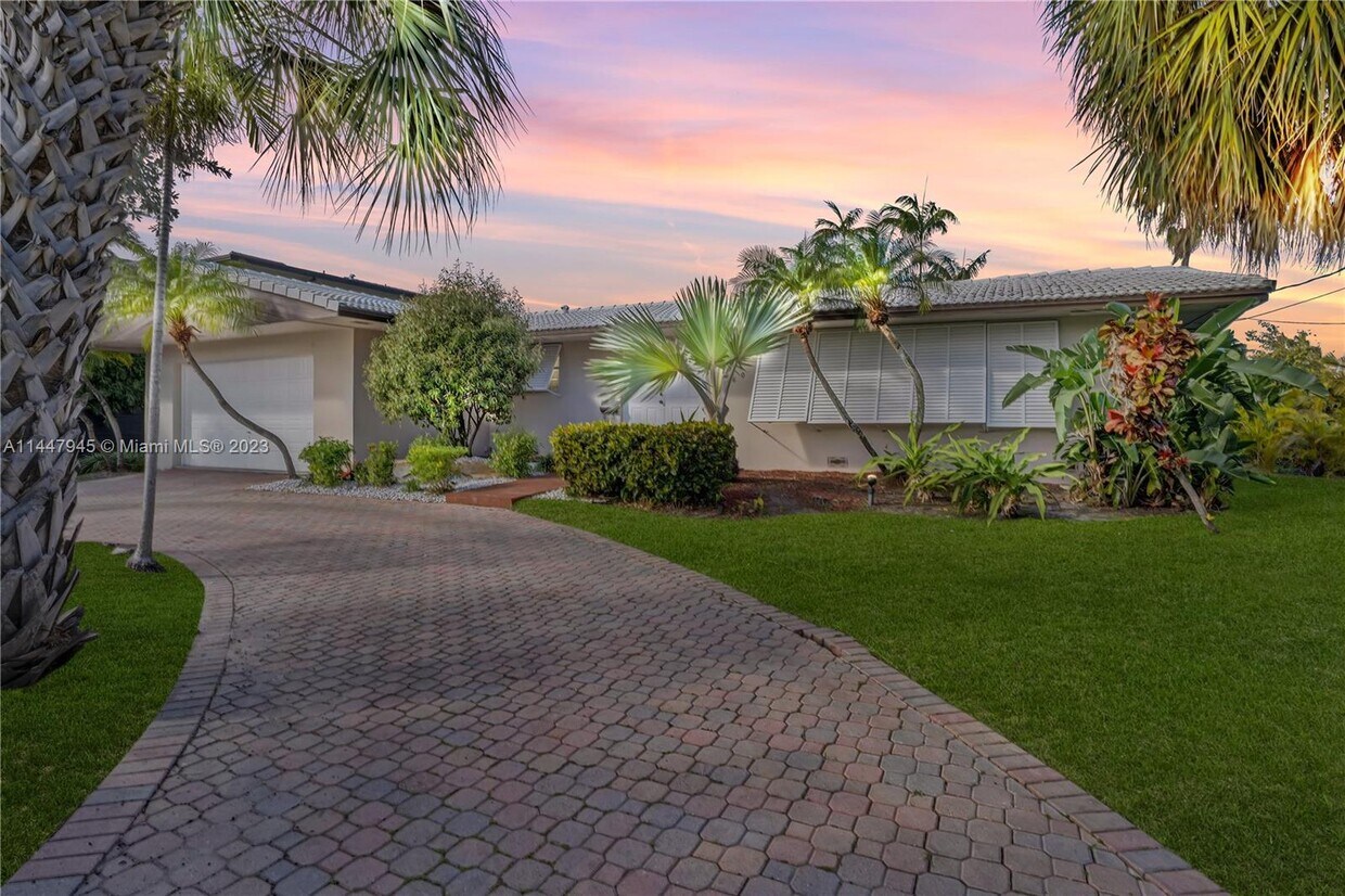Primary Photo - 460 Alamanda Dr