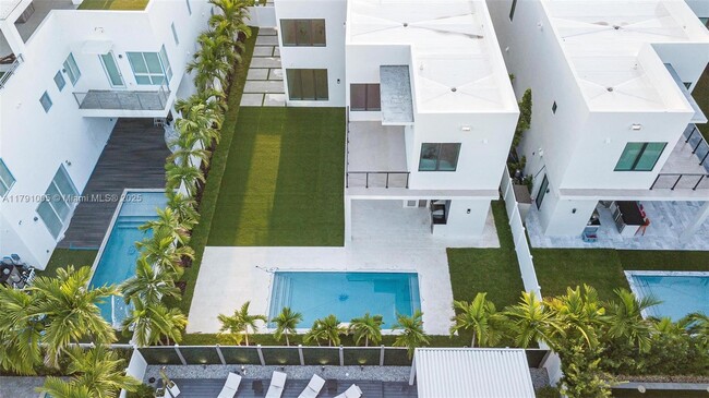 Building Photo - 6818 NW 104th Ct