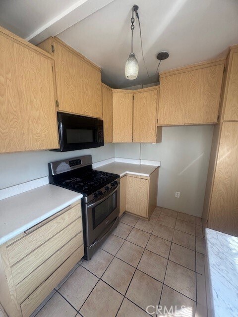 Foto del edificio - 3248 W 112th St