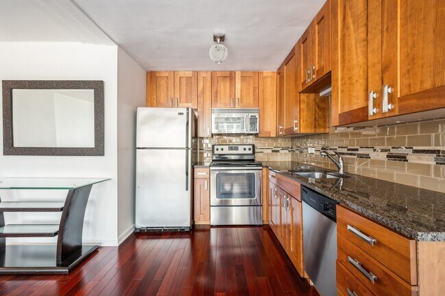 Building Photo - 1460 N Sandburg Terrace