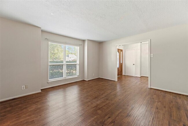 Building Photo - 510 Rennie Dr
