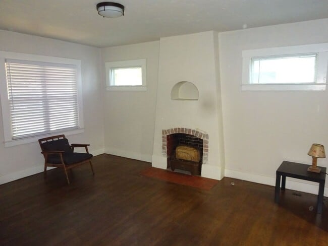 Photo - 2 bedroom, 1 bath in Land Park House