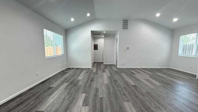Foto del edificio - 1005 E Colton Ave