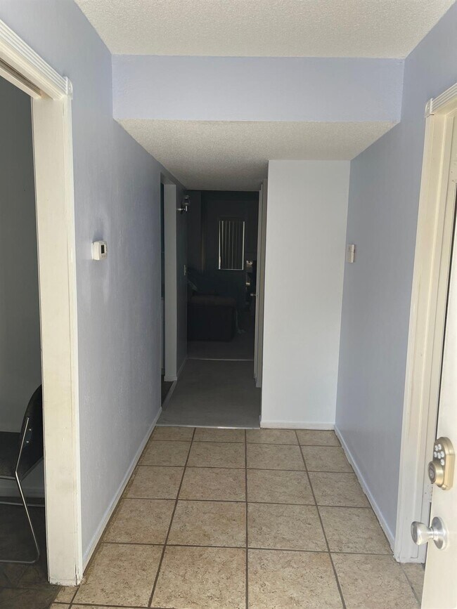 Foto del edificio - 4975 E Butler Ave
