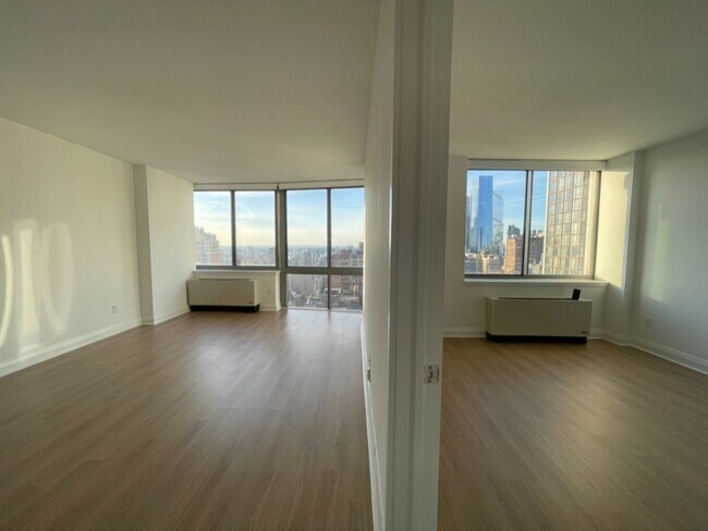 Building Photo - 502 Ninth Avenue