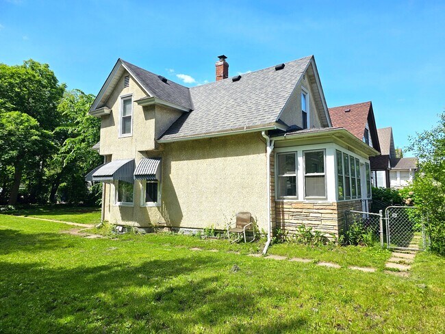 Foto del edificio - 1388 7th St E