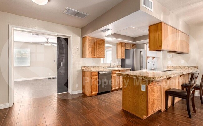Foto del edificio - 2508 E Inverness Ave
