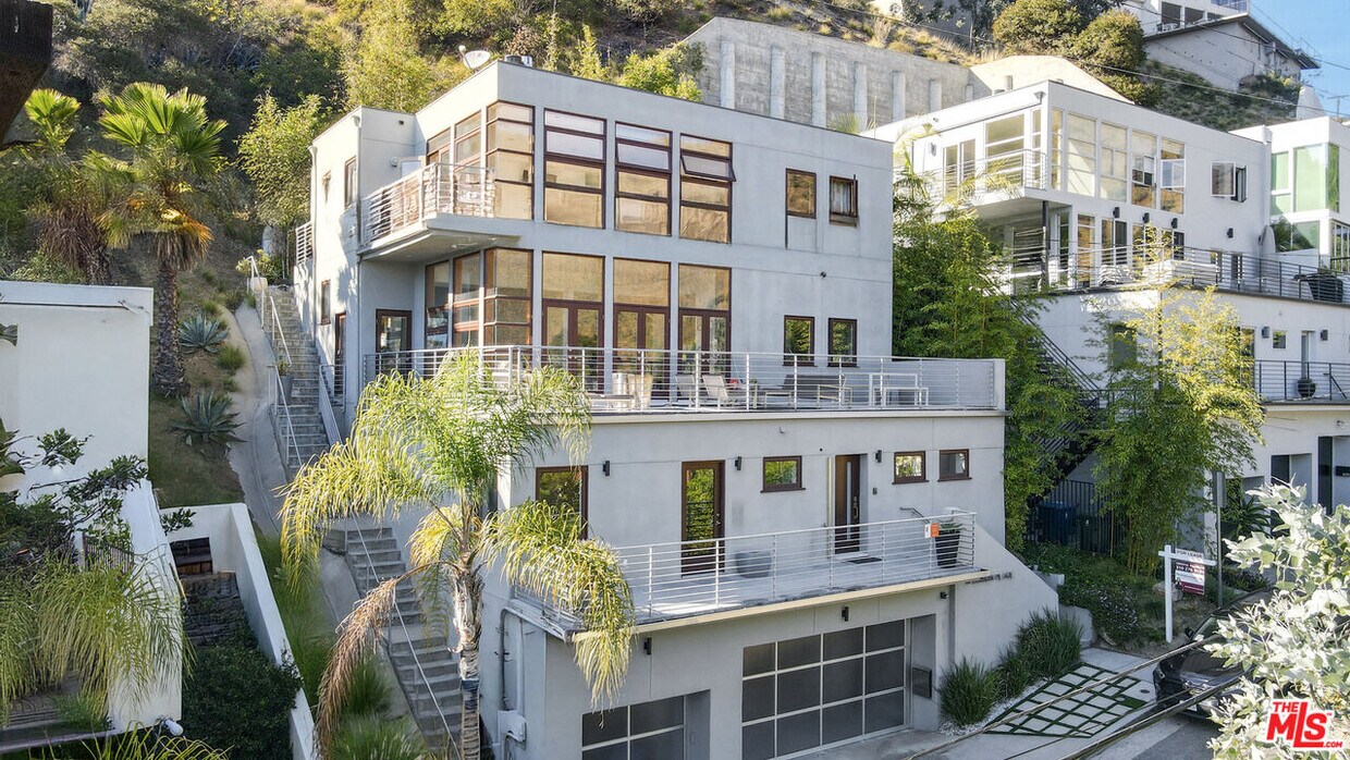 Foto principal - 1929 N Curson Ave