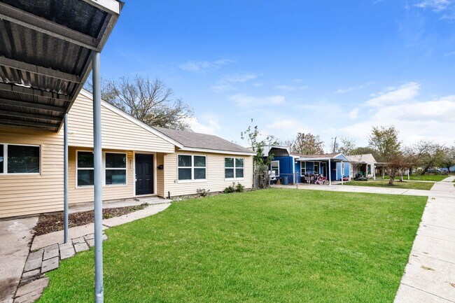 Building Photo - 2311 Garvey Dr