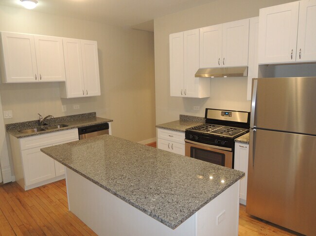 Building Photo - 2154 N Maplewood Ave