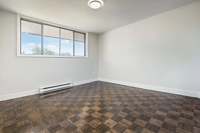 Building Photo - 3311 BATHURST ST