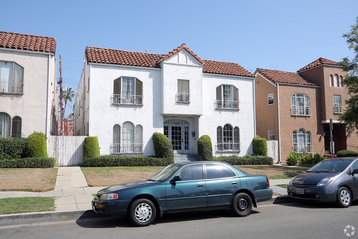 Primary Photo - 418 N Hayworth Ave