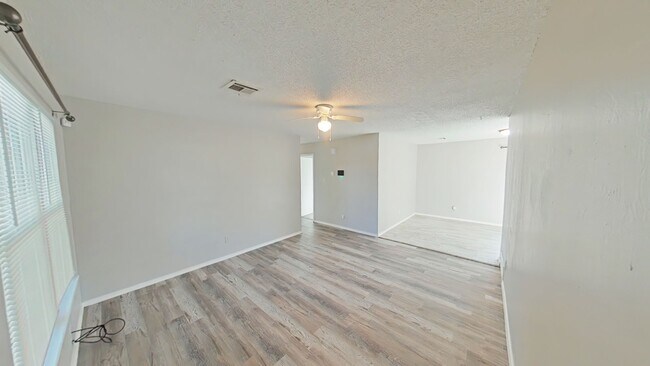 Foto del edificio - 324 NW Compass Dr